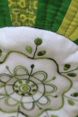 201007 Razz-a-dazzle Quilt Pattern with BOM option by Hugs n Kisses