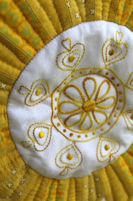 201007 Razz-a-dazzle Quilt Pattern with BOM option by Hugs n Kisses
