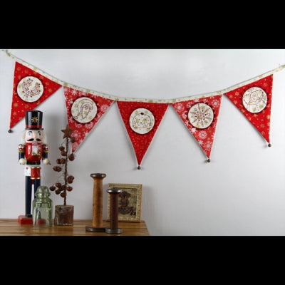 201009 Christmas Club Mantle Bunting Pattern by Hugs n Kisses