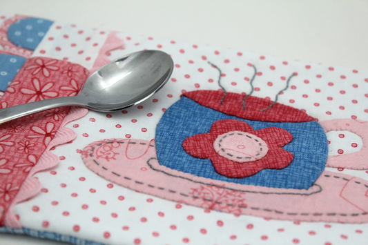 201047 Applique Club Mug Rug Pattern by Hugs n Kisses