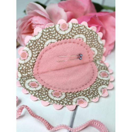 201068 Clementine Needle Book Pattern by Hugs n Kisses