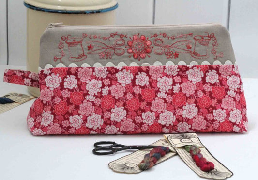 201072 Flora Vallis Pouch Pattern by Hugs n Kisses