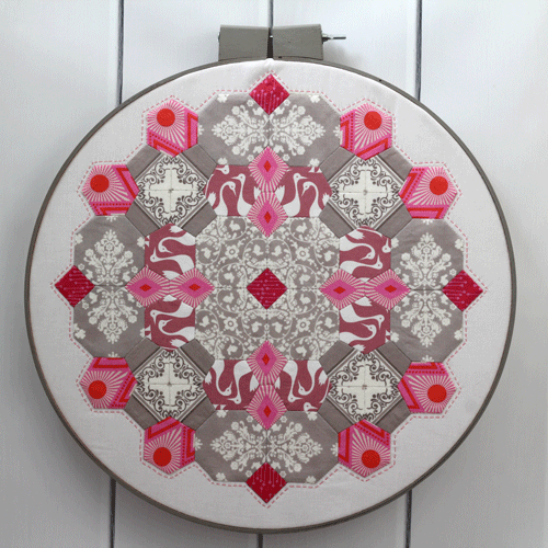 201097 In the Round 6 EPP Pattern by Hugs n Kisses