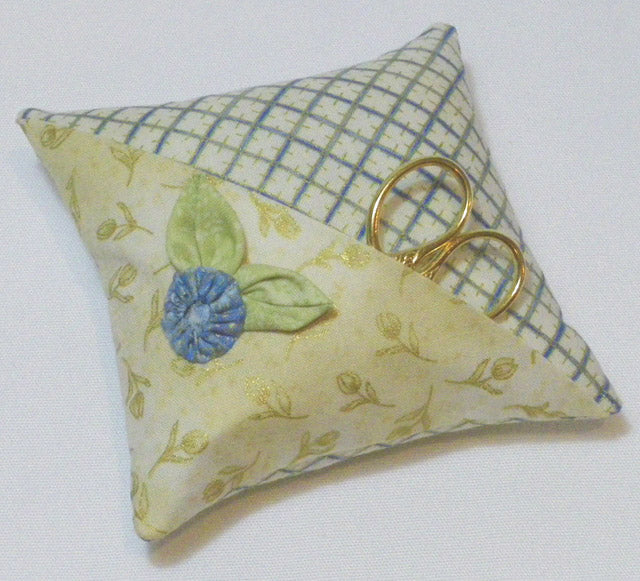 205007 Pocket Pincushion Pattern by Leesa Chandler