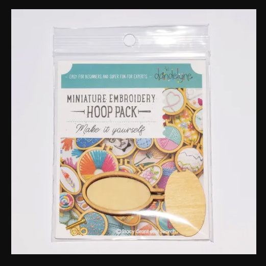 315013 Miniature Embroidery Hoop Oval Small Vertical Timber
