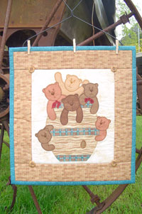210003 Bears in a Barrel Mini Quilt Pattern by Teddlywinks